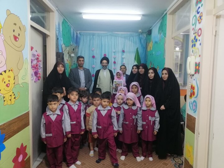 تصاویر/دیدار امام جمعه کاشان با تعدادی از خانواده‌های شهدا