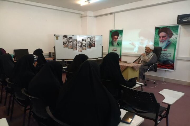تأکید مؤسس مدرسه علمیه معصومیه نهاوند بر پیوند علم و عمل در مسیر هدایت جامعه