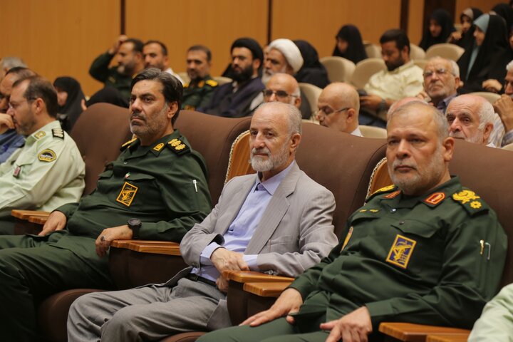 آیین رونمایی از آثار هنری کنگره ملی شهدای استان قم