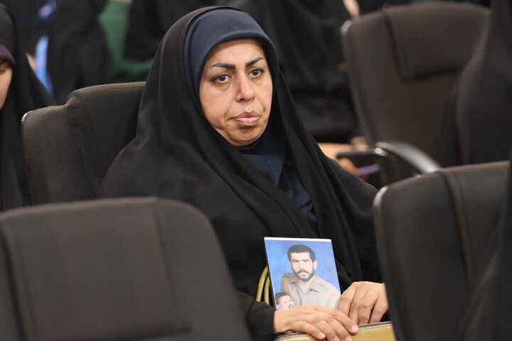 تصاویر/ دیدار جمعی از مادران و همسران شهدا با نماینده ولی‌فقیه مازندران به‌مناسبت هفته دفاع مقدس