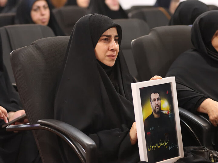 تصاویر/ دیدار جمعی از مادران و همسران شهدا با نماینده ولی‌فقیه مازندران به‌مناسبت هفته دفاع مقدس