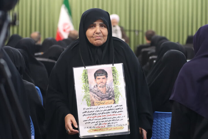 تصاویر/ دیدار جمعی از مادران و همسران شهدا با نماینده ولی‌فقیه مازندران به‌مناسبت هفته دفاع مقدس