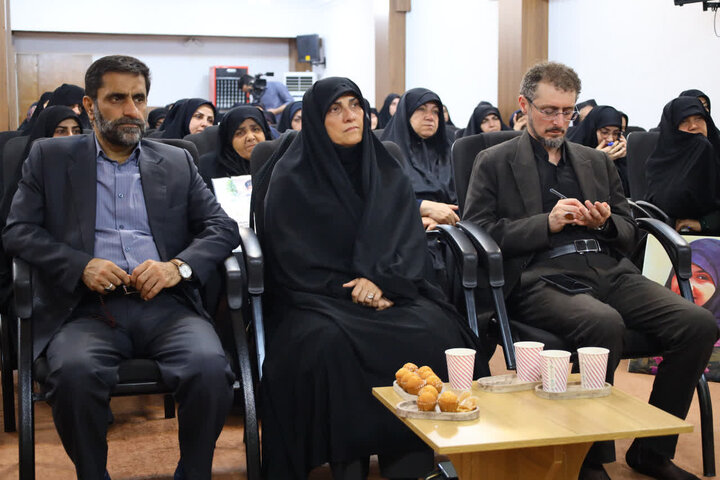 تصاویر/ دیدار جمعی از مادران و همسران شهدا با نماینده ولی‌فقیه مازندران به‌مناسبت هفته دفاع مقدس