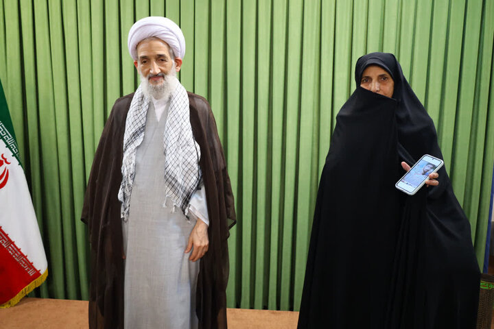 تصاویر/ دیدار جمعی از مادران و همسران شهدا با نماینده ولی‌فقیه مازندران به‌مناسبت هفته دفاع مقدس