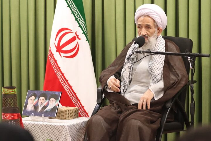 تصاویر/ دیدار جمعی از مادران و همسران شهدا با نماینده ولی‌فقیه مازندران به‌مناسبت هفته دفاع مقدس
