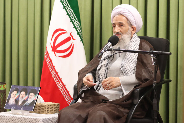 تصاویر/ دیدار جمعی از مادران و همسران شهدا با نماینده ولی‌فقیه مازندران به‌مناسبت هفته دفاع مقدس