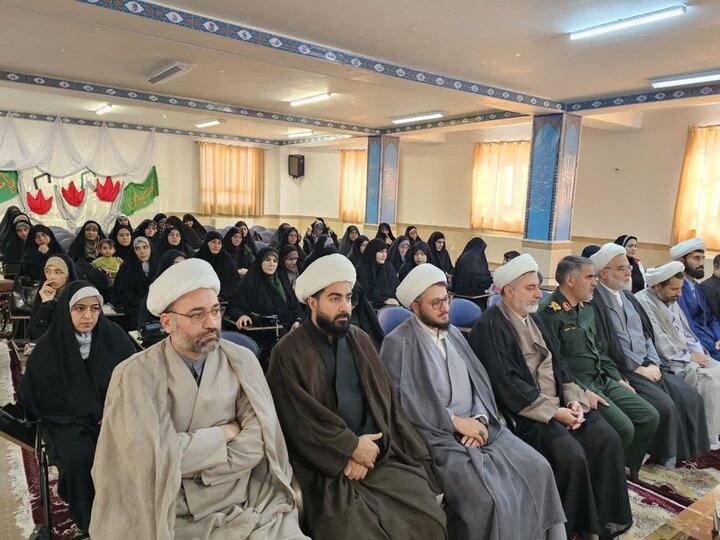 تصاویر/ آیین تکریم و معارفه مدیر مدرسه علمیه خواهران ریحانةالنبی (س) سنندج