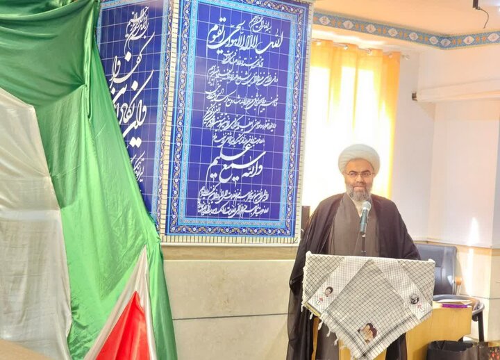 مراسم تکریم و معارفه مدیر مدرسه علمیه خواهران ریحانةالنبی(س) سنندج برگزار شد