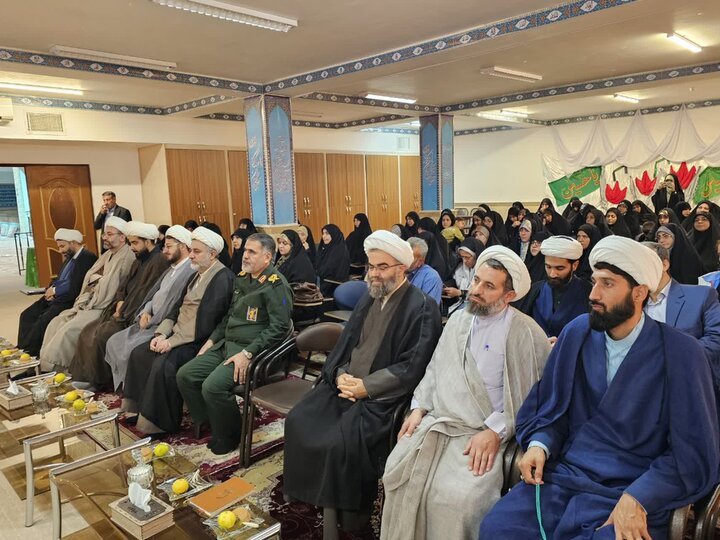 تصاویر/ آیین تکریم و معارفه مدیر مدرسه علمیه خواهران ریحانةالنبی (س) سنندج
