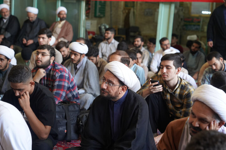 تصاویر / مراسم گرامیداشت هفته دفاع مقدس در حوزه علمیه استان قزوین