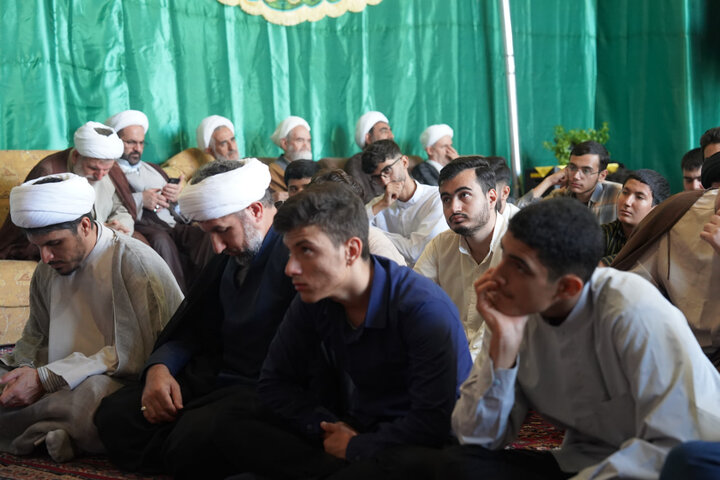 تصاویر / مراسم گرامیداشت هفته دفاع مقدس در حوزه علمیه استان قزوین