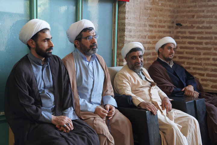 تصاویر / مراسم گرامیداشت هفته دفاع مقدس در حوزه علمیه استان قزوین