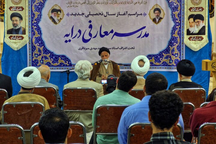 شاکله و هویت اصلی طلبه بر محور قرآن و احادیث استوار باشد
