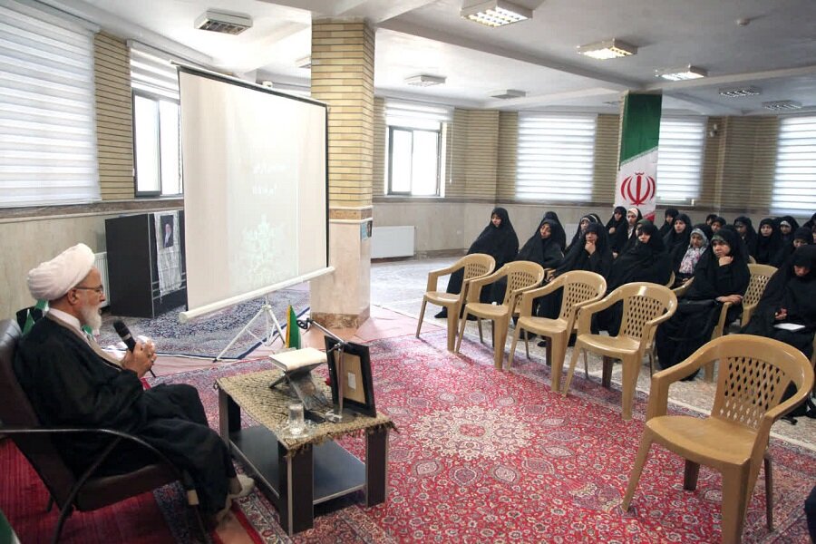 مباحثات علمی، زمینه‌ساز رشد اخلاقی و مادی جامعه است