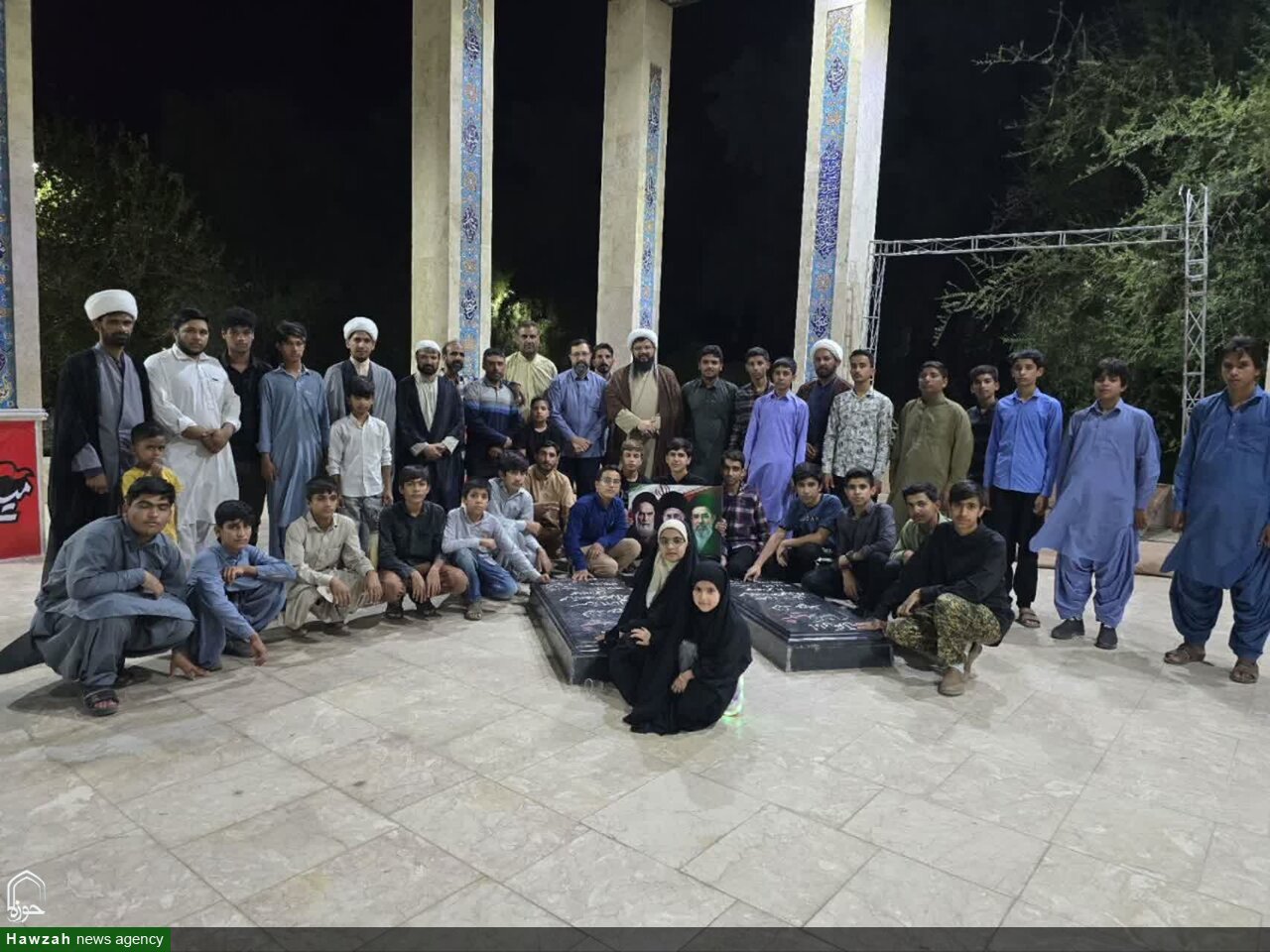 تصاویر/ حضور طلاب و روحانیون شهرستان ریگان در محل گلزار شهدای گمنام