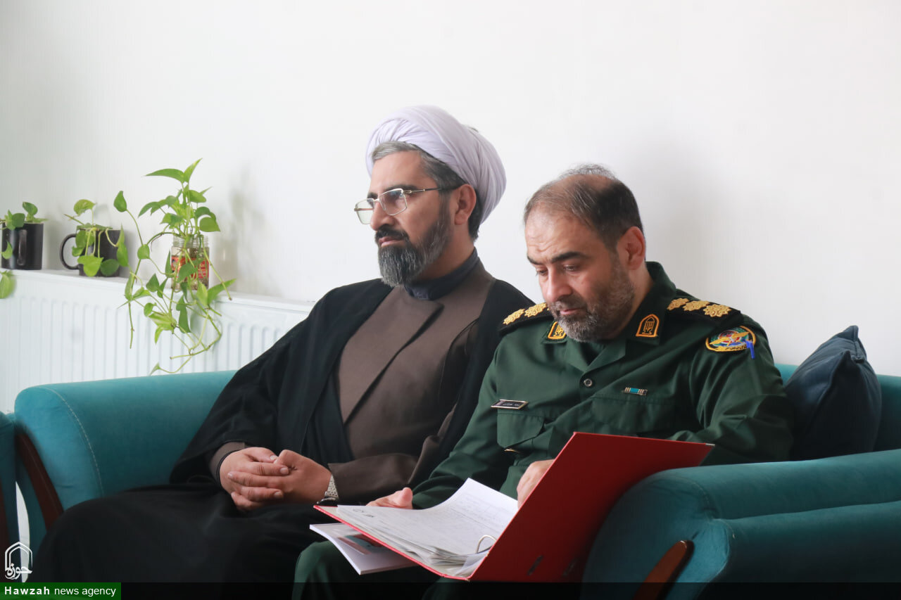 تصاویر / تجلیل از خانواده روحانی شهید پاسدار سید رضا بروگردی