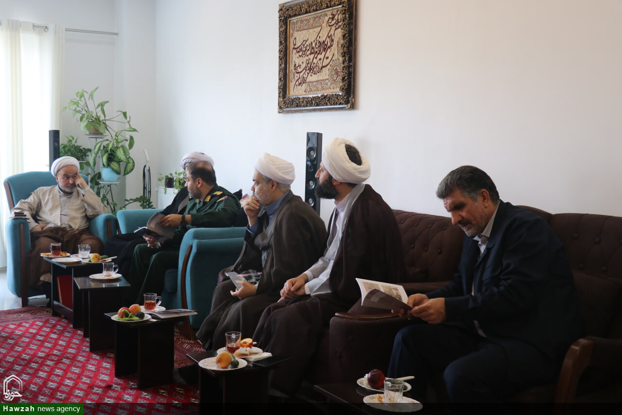 تصاویر / تجلیل از خانواده روحانی شهید پاسدار سید رضا بروگردی