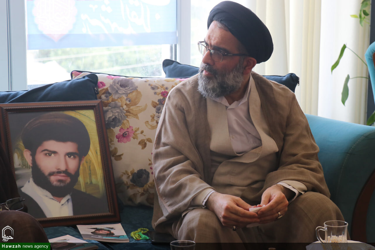 تصاویر / تجلیل از خانواده روحانی شهید پاسدار سید رضا بروگردی