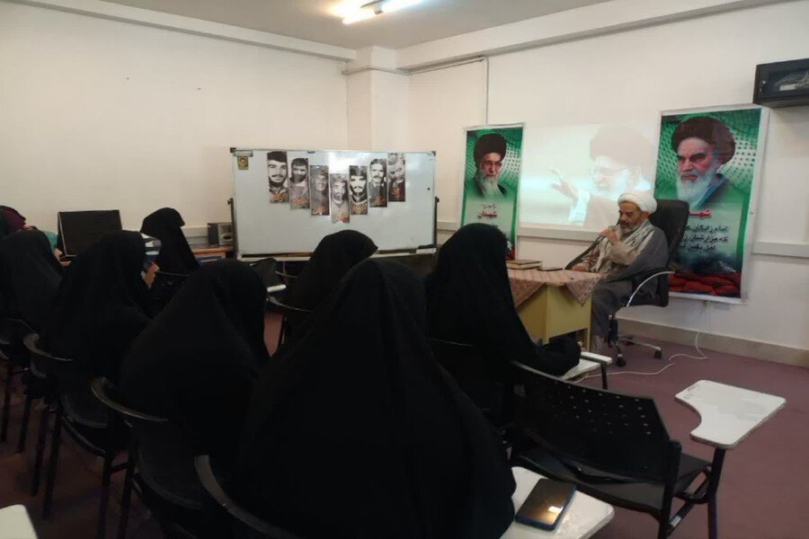 تأکید مؤسس مدرسه علمیه معصومیه نهاوند بر پیوند علم و عمل در مسیر هدایت جامعه