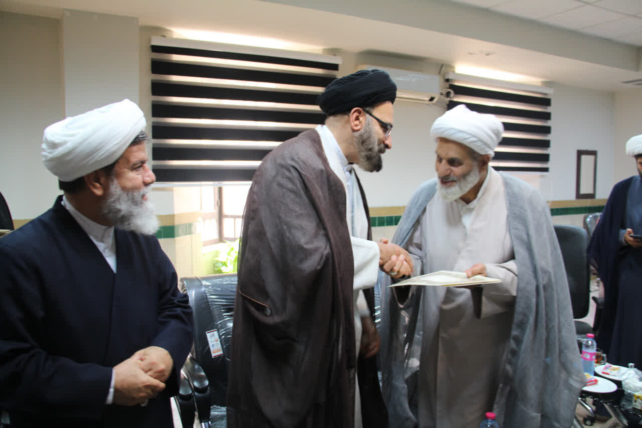 آیین تجلیل از اساتید آزاده و جانباز مدارس علمیه فارس برگزار شد