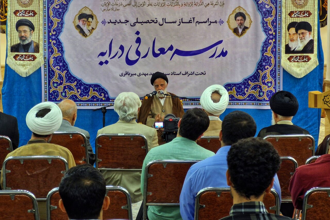 شاکله و هویت اصلی طلبه بر محور قرآن و احادیث استوار باشد