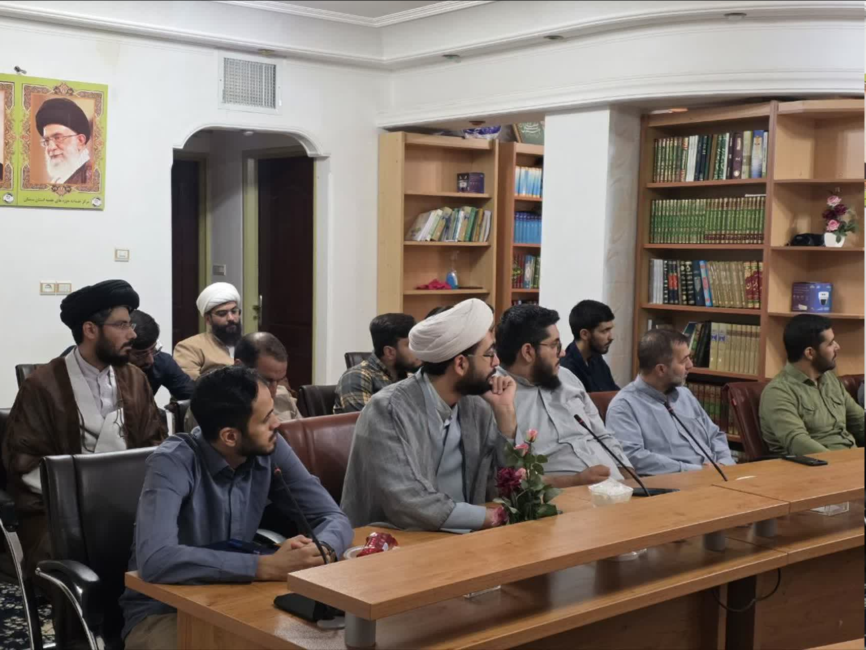 برگزاری جلسه هماندیشی و توجیهی اعضای پروژه ۴۰ واحدی شهرک ۲۰۵ هکتاری سمنان + عکس