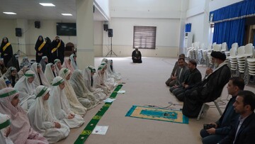 تصاویر/ حضور صمیمی امام جمعه اهواز در جمع دانش آموزان دبیرستانی