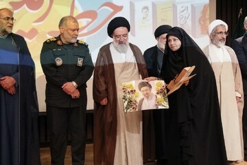 تصاویر/ آیین تجلیل از سرشبکه‌های برتر کتاب بسیج استان قم در پویش «خط امین ۲»