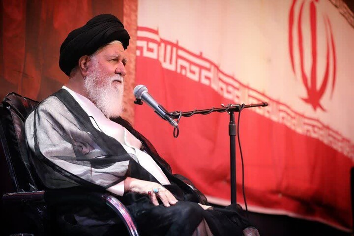 ابتکار عمل در جنگ و دیپلماسی در اختیار مقام معظم رهبری است/ بازگشایی تنگه هرمز یعنی خروج دشمن از فشار اقتصادی