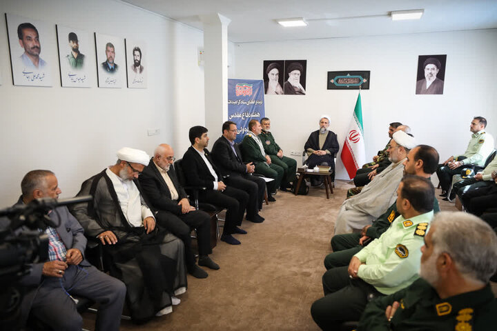 تصاویر / دیدار جمعی از فرمانده هان نظامی وانتظامی با امام جمعه قزوین