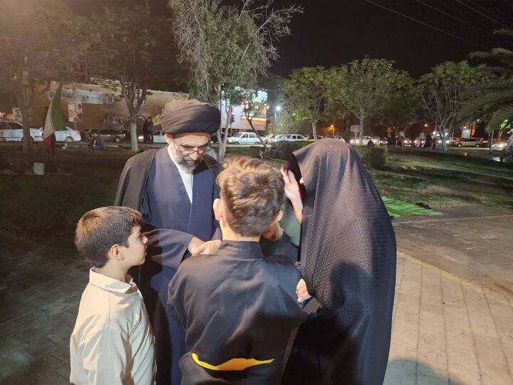 تصاویر/حضور نماینده ولی‌فقیه در منطقه کاشان در اجتماع شبانه مردم انقلابی کاشان