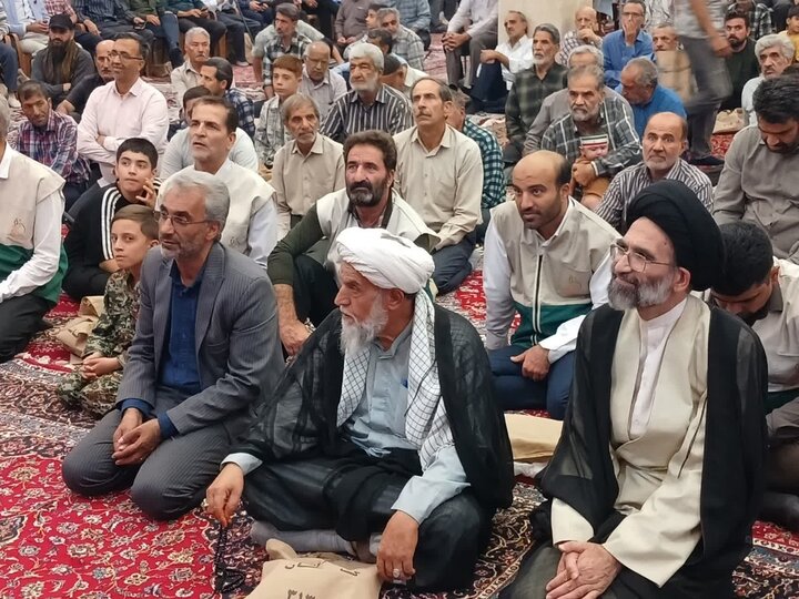 تصاویر/حضور نماینده ولی‌فقیه در منطقه کاشان در اجتماع شبانه مردم انقلابی کاشان
