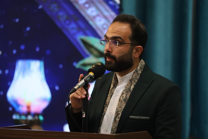 تصاویر/ برگزاری محفل انس با قرآن کریم با حضور نخبگان قرآنی در یزد