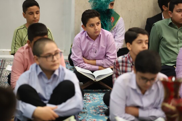 تصاویر/ برگزاری محفل انس با قرآن کریم با حضور نخبگان قرآنی در یزد