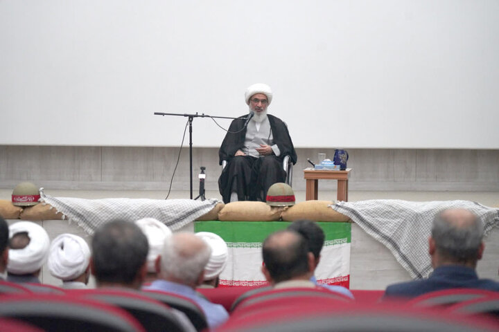 امام جمعه باید محور وحدت، مردم‌داری و خدمت به مردم باشد