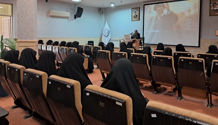 تبیین ابعاد دفاع مقدس و جنگ نرم در جمع طلاب و اساتید اردکان
