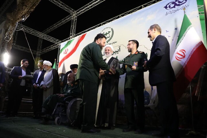 تصاویر/ آیین تجلیل از سنگرسازان بی‌سنگر
