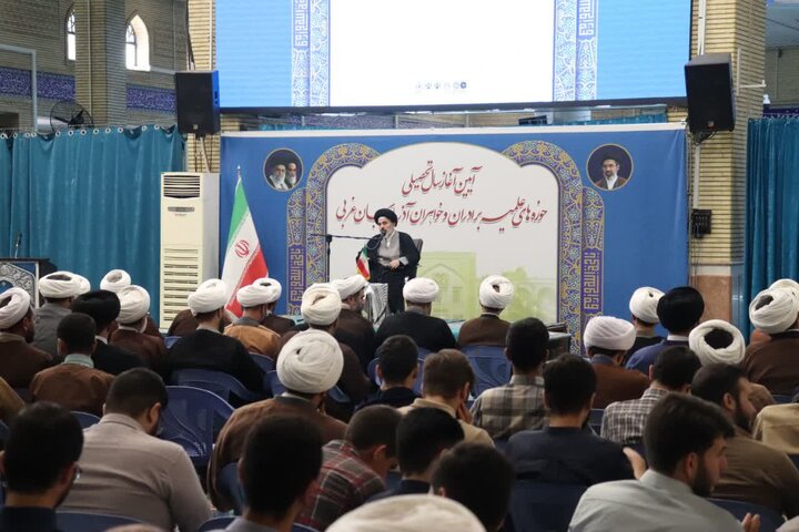 تصاویر/ آیین آغاز سال‌تحصیلی جدید حوزه های علمیه برادران و خواهران آذربایجان غربی