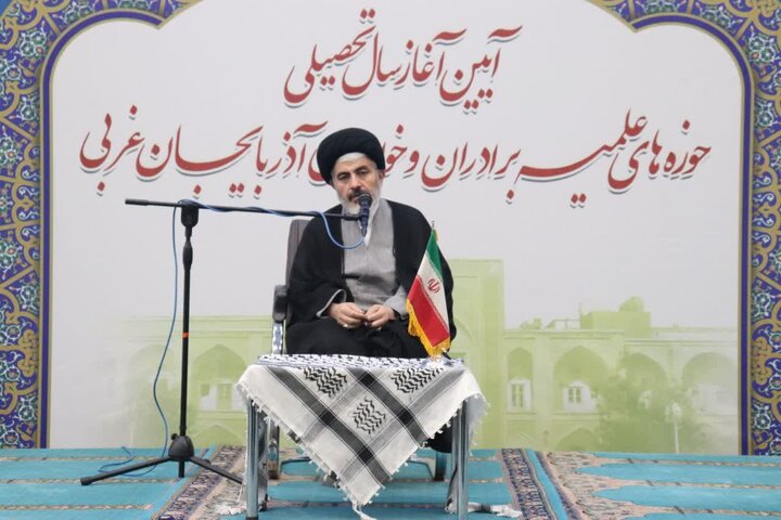 تصاویر/ آیین آغاز سال‌تحصیلی جدید حوزه های علمیه برادران و خواهران آذربایجان غربی