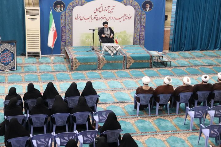 تصاویر/ آیین آغاز سال‌تحصیلی جدید حوزه های علمیه برادران و خواهران آذربایجان غربی