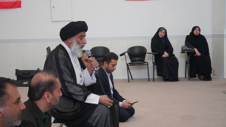حضور صمیمی امام جمعه اهواز در جمع دانش آموزان دبیرستانی