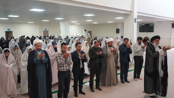 حضور صمیمی امام جمعه اهواز در جمع دانش آموزان دبیرستانی