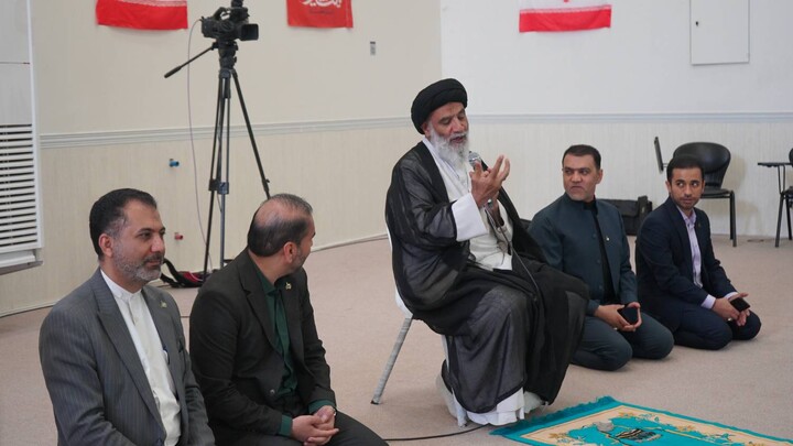 حضور صمیمی امام جمعه اهواز در جمع دانش آموزان دبیرستانی