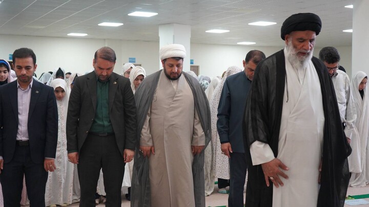 حضور صمیمی امام جمعه اهواز در جمع دانش آموزان دبیرستانی