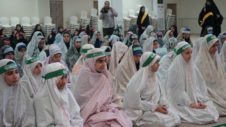 حضور صمیمی امام جمعه اهواز در جمع دانش آموزان دبیرستانی