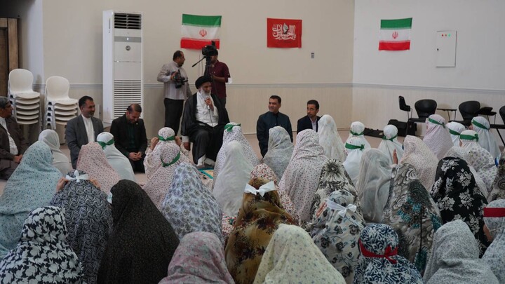 حضور صمیمی امام جمعه اهواز در جمع دانش آموزان دبیرستانی