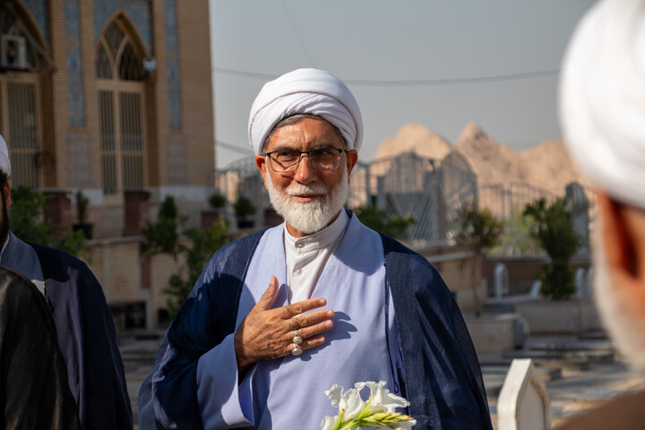 تصاویر/ تجدید میثاق مسئولین حوزه علمیه استان کرمان با آرمان های شهدا به مناسبت هفته دفاع مقدس