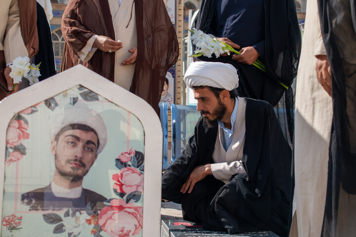 تصاویر/ تجدید میثاق مسئولین حوزه علمیه استان کرمان با آرمان های شهدا به مناسبت هفته دفاع مقدس