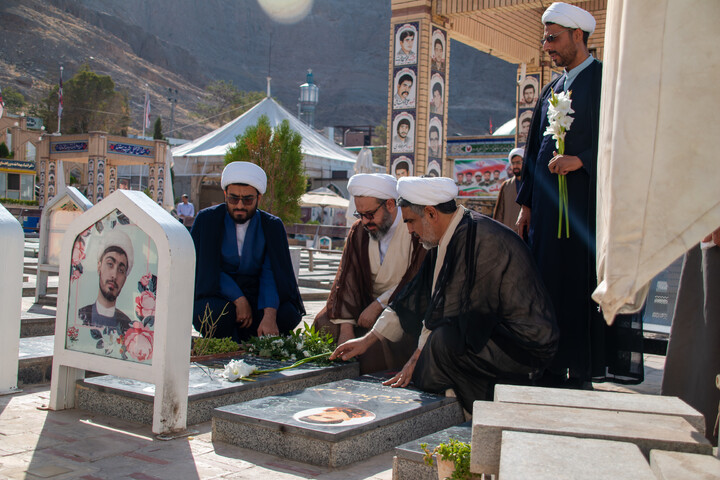 تصاویر/ تجدید میثاق مسئولین حوزه علمیه استان کرمان با آرمان های شهدا به مناسبت هفته دفاع مقدس