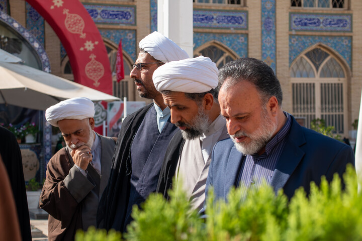 تصاویر/ تجدید میثاق مسئولین حوزه علمیه استان کرمان با آرمان های شهدا به مناسبت هفته دفاع مقدس